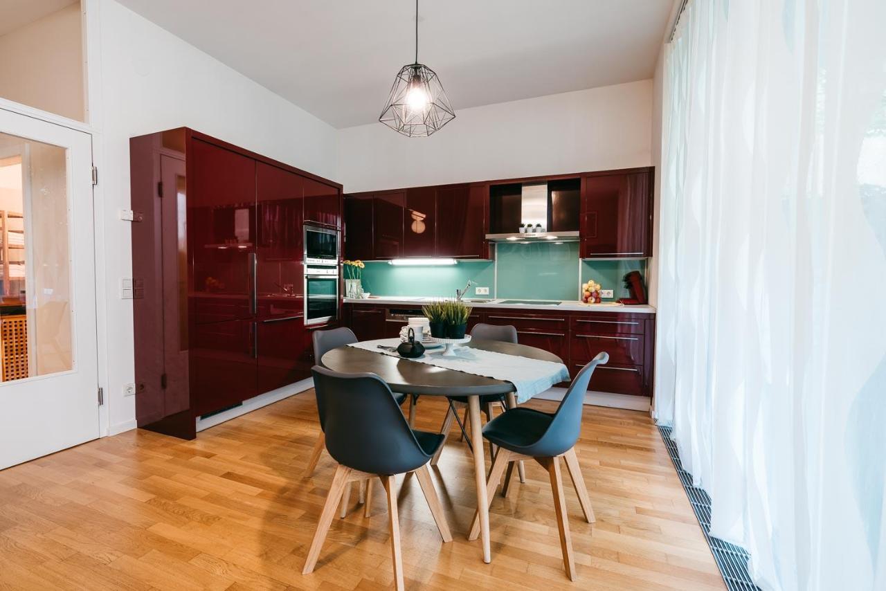 Luxury Downtown Appartement Mit Garage Graz Exterior photo